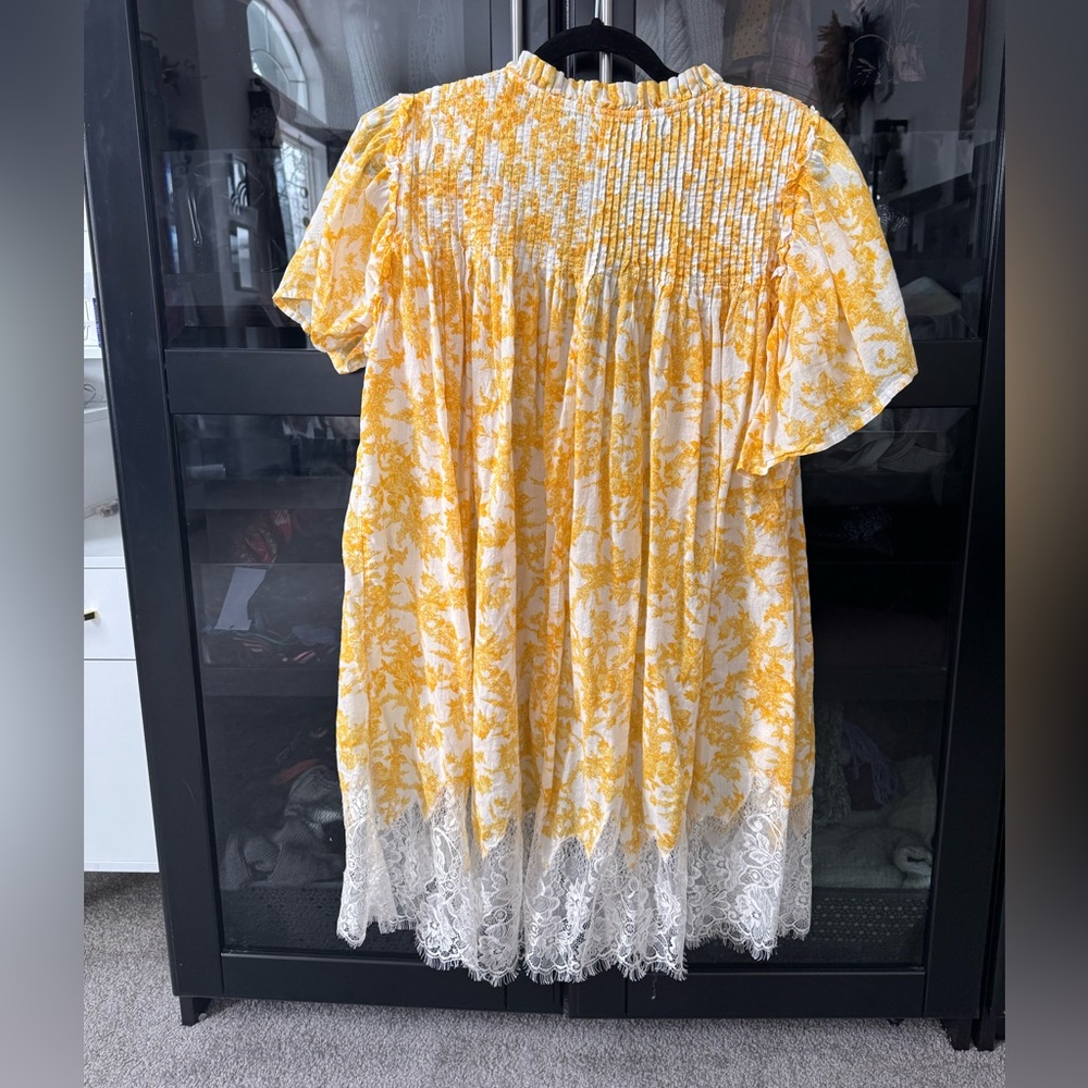 Free People, size Large, yellow tunic with lace, great condition! - Picture 2 of 3
